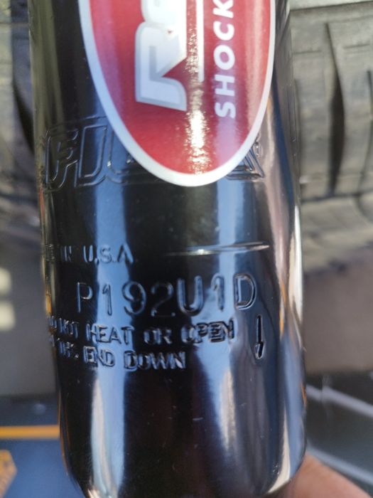 Чисто нови задни амортисьори за Додж Дуранго,джийп Гранд чероки