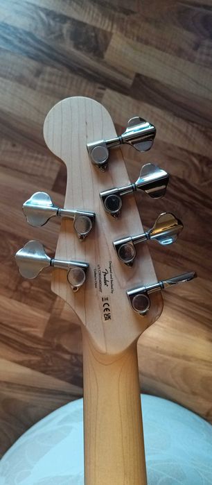 Бас китара 6 труни  Squier affinity series 6-string jazz bass