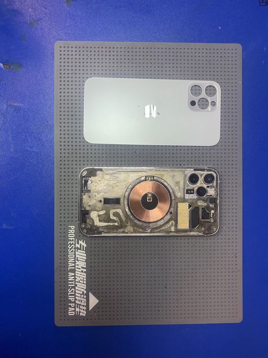 Geam Spate iPhone 12 Pro pret 280 lei