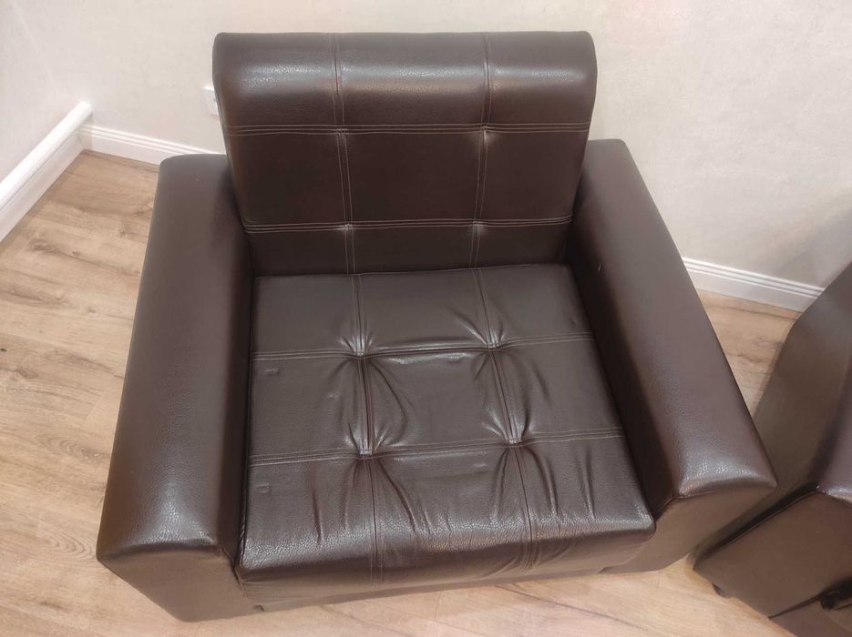 Продам кожаные кресла
