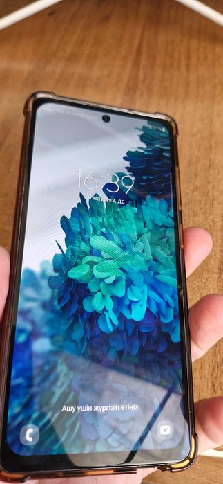 Samsung s20 FE б/у