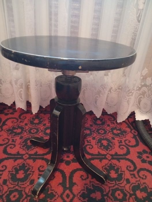 Стул для пианино,черный, деревянный,устойчивый,винтовой,советский.