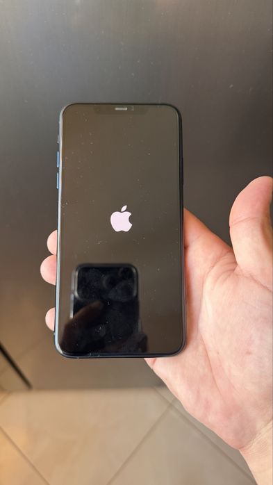 iPhone 11 Pro Max - КАТО НОВ, Кутия, Зарядно, ПОДАРЪК КЕЙС
