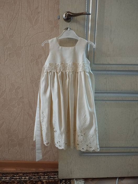 Нарядные платья на девочку 3-5 лет