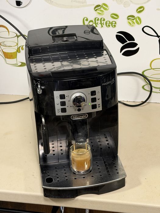 Кафемашина кафе автомат delonghi magnifica S  с гаранция