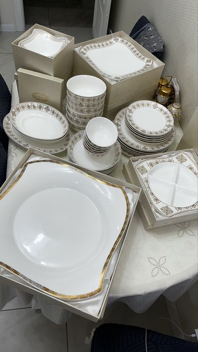 Продам сервиз. В отличном состочний. Стразы все на месте.