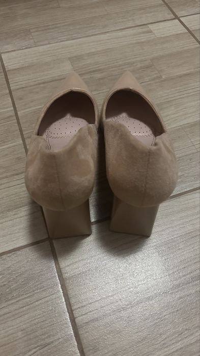 Дамски обувки с ток