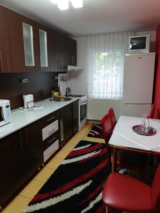 Inchiriez apartament 3 camere Petrosani Nord
