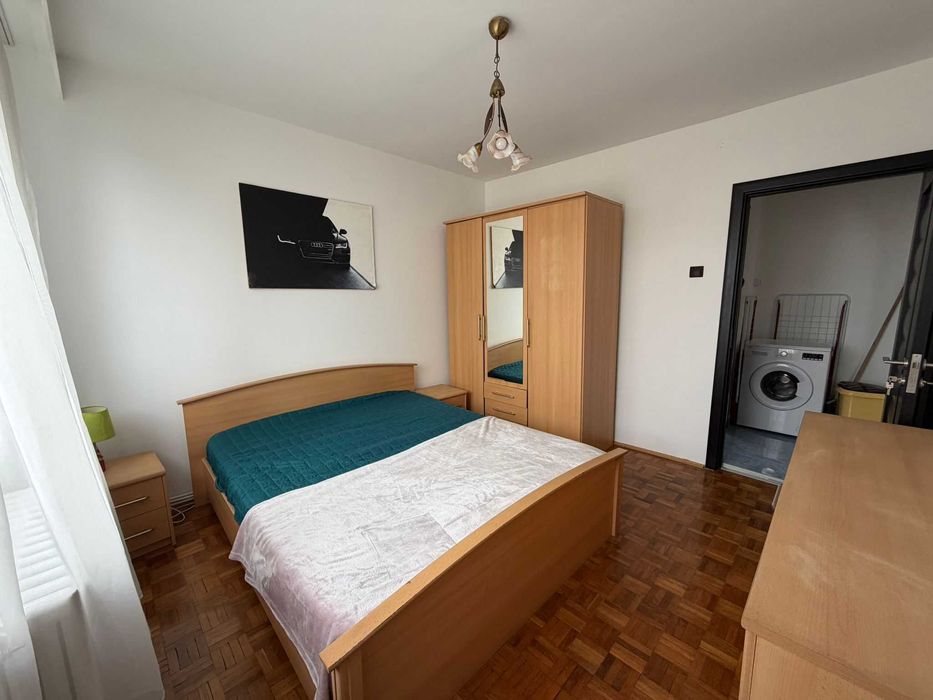 Persoana Fizica vand apartament 2 camere, 47 mp Parcul Feroviarilor (P-ta Abator - B-dul Bucuresti), bloc reabilitat termic, centrala termica proprie.