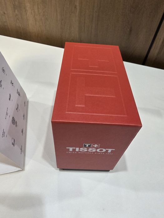 Часы Tissot Carson quartz