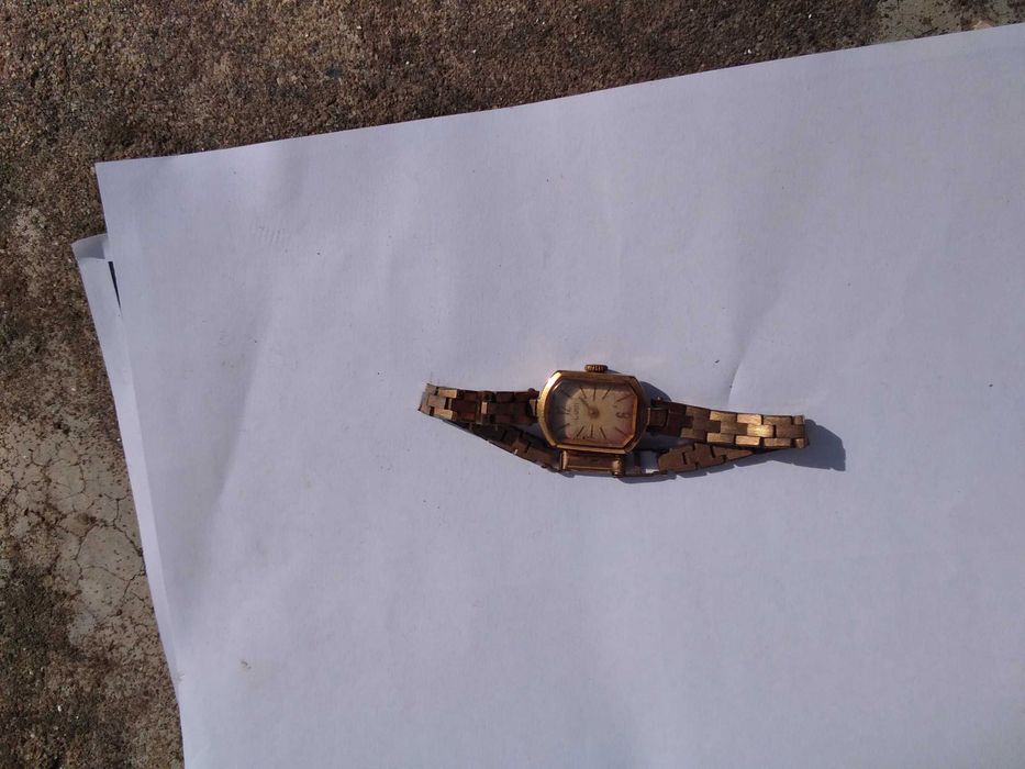 Позлатен часовник Luch