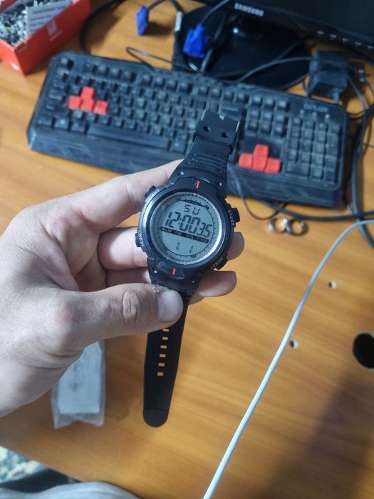 Новые спортивные часы водонепроницаемые