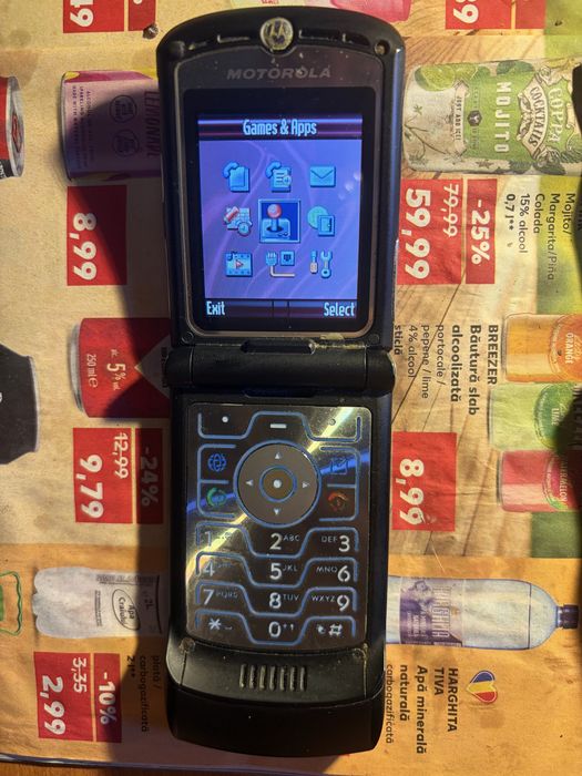 telefon de colectie motorola v3 stare buna