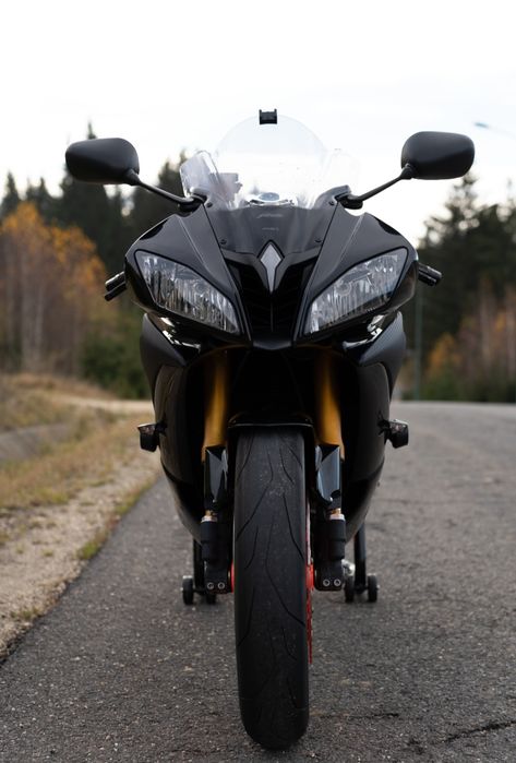 Yamaha R6 2008 – Sportiva care întoarce priviri!