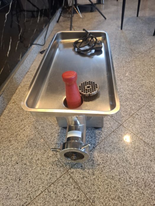 Vând mașină tocat carne HNC  EK-12M