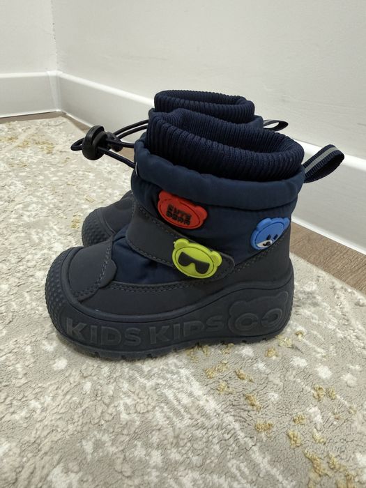 Продам детскую зимнюю обувь