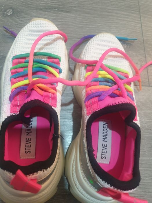 Adidasi fete steve madden