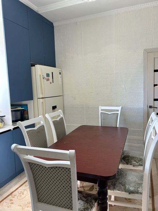 Стол со стульями