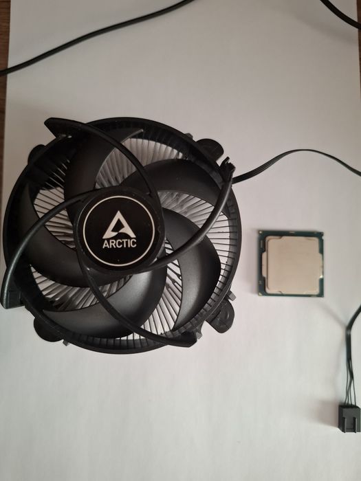 Procesor Intel Core i5-7400 cu cooler In stare bună