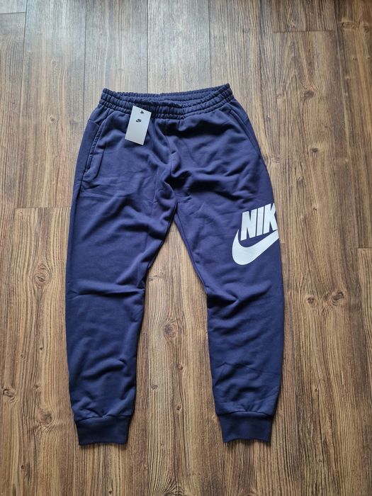 Страхотно мъжко спортно долнище NIKE

Най-висок клас материя и

израбо