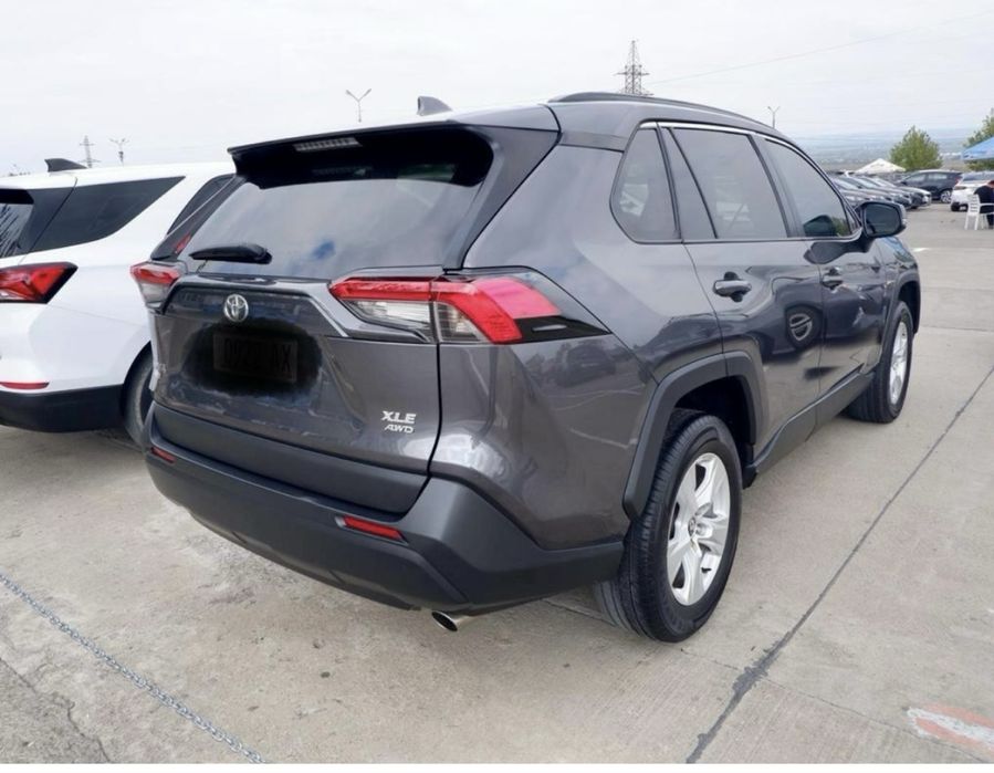 Автомобиль  RAV 4