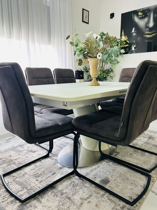 Set masa dining cu scaune, Se vand și separa – Stare excelentă