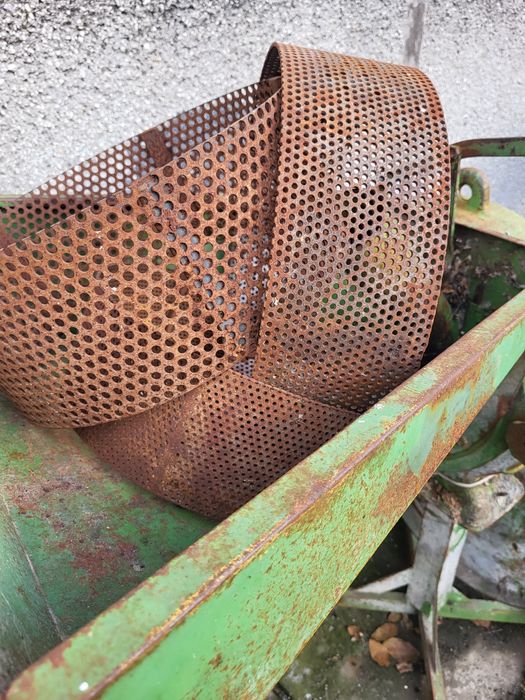 Vând moară pt cereale actionata la tractor