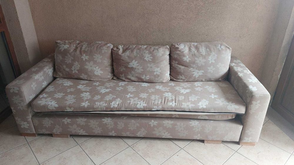 Подарява се диван