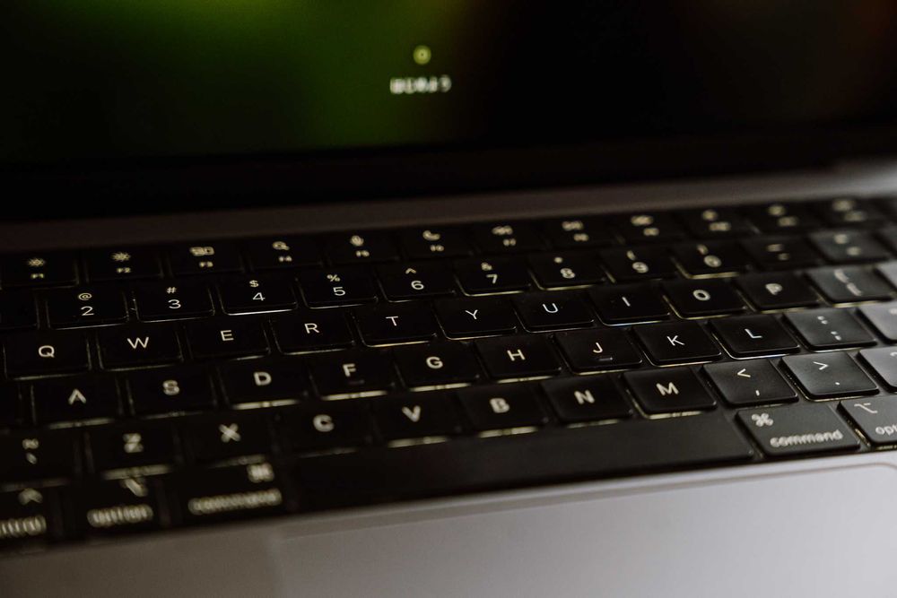 Macbook Pro M1 PRO 14  inch, 1 TB SSD, silver