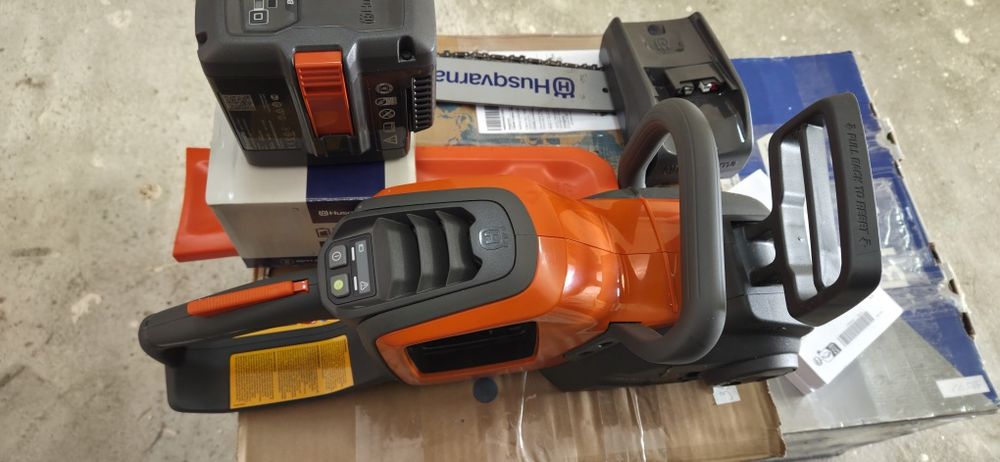 Хусварна резачка на батерия една батерия бонус