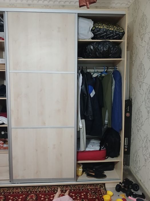 Продаю спальный гарнитур