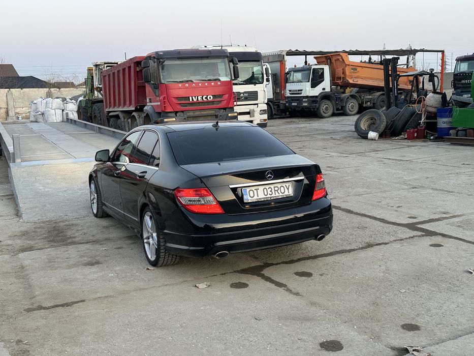 Vând sau schimb mercedes C320 impecabil
