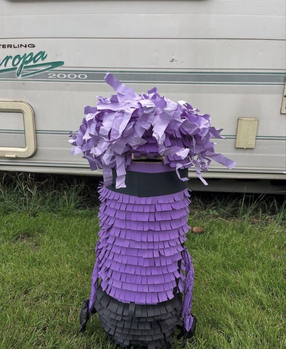 Пинята на полудял миньон