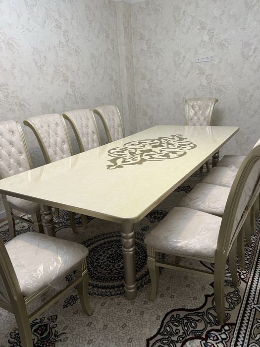 Stol va stullar uy uchun