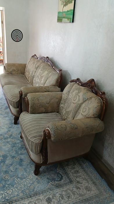 Диван с креслом в гостинную