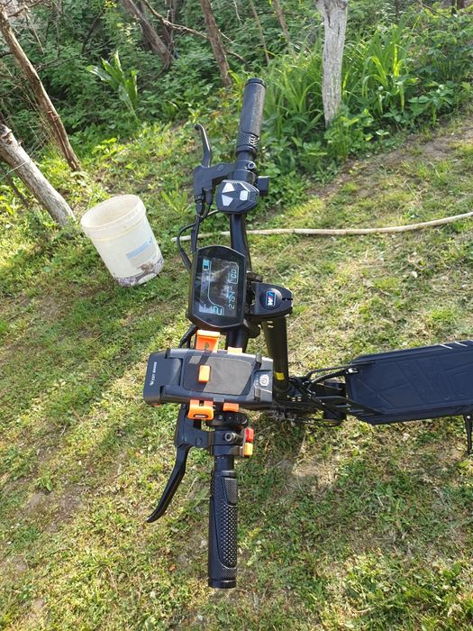 Vindem trotineta kugo g 2 pro,sau schimb cu samsung s22 ultra,.