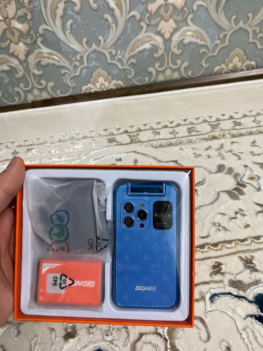 Nokia 6310 2 ta qora va green Flip 14 pro