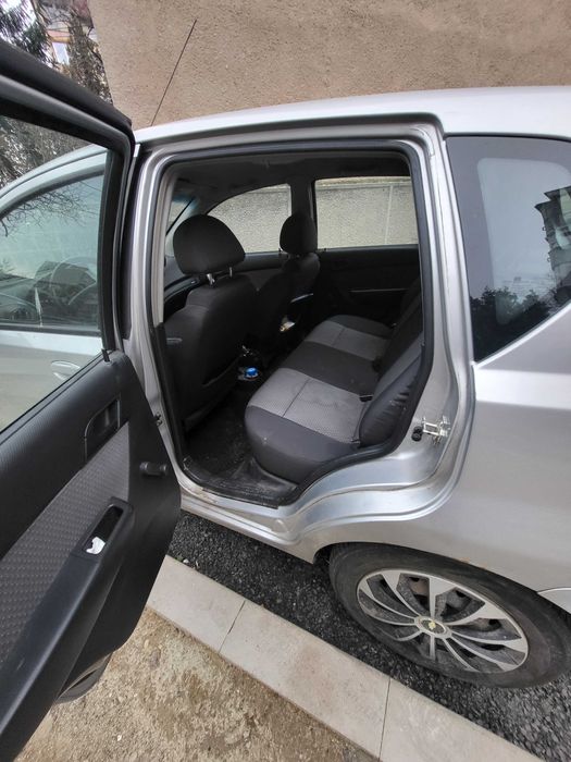 Vând Chevrolet Aveo