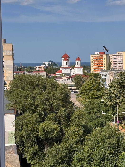 inchiriez apartament doua camere decomandat