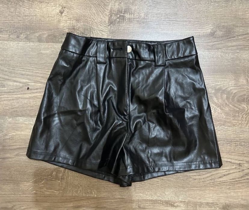 Дамски къси кожени панталонки XS