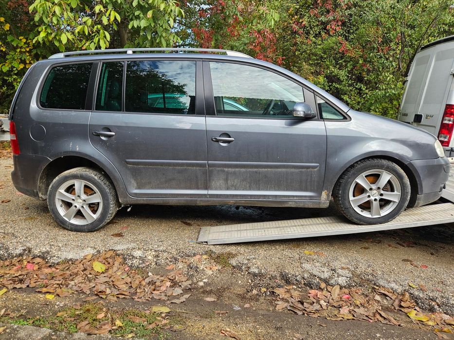 На части VW Tauran Фолксваген тауран 2.0 TDi 2004