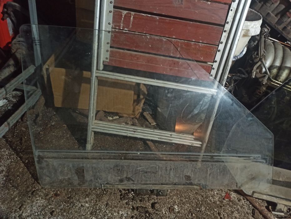 Стекло боковые 2114