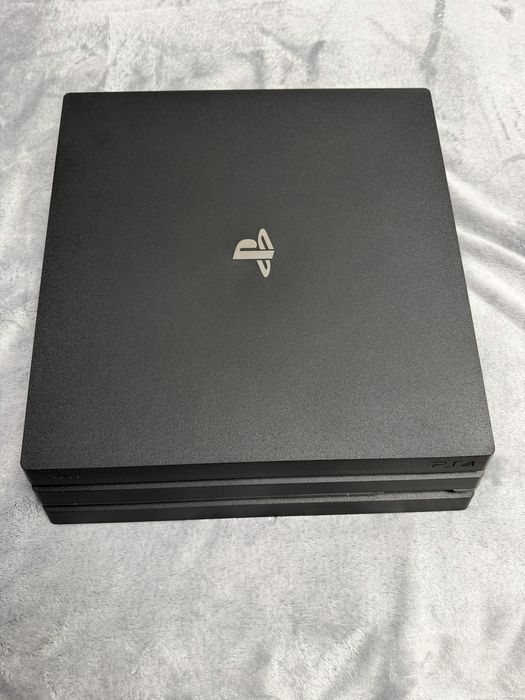 PS4 Pro 1TB + 2 x Controllere originale | Stare foarte bună