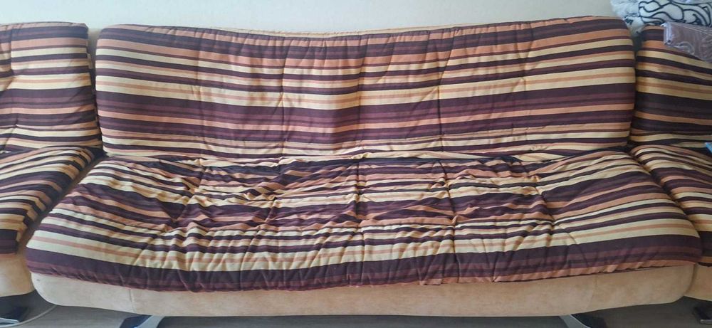 Диван кровать и два кресла-кровати