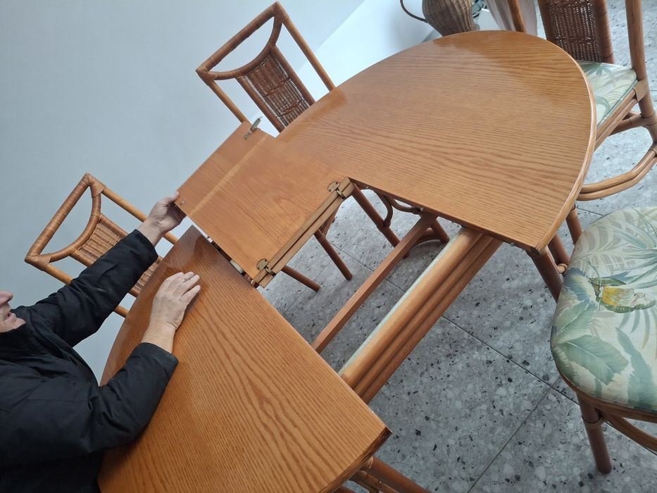 Vand masa noua 4 /6 scaune din ratan si lemn masiv