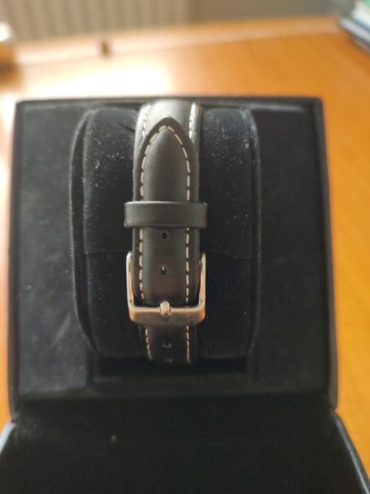 Ceas Zee Lane și ceas BMW.