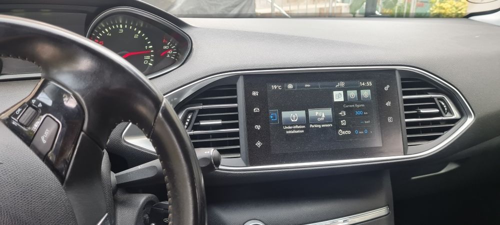 Пежо 308sw 1,6hdi 2015г