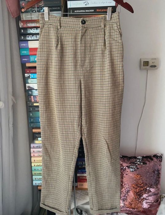 Pantaloni eleganți