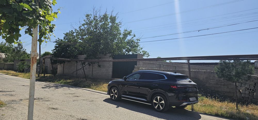 Бош участка сотилади катта йолга якин