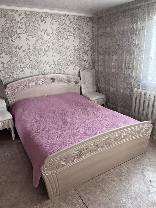 Продам двухспальный кровать с матрасом